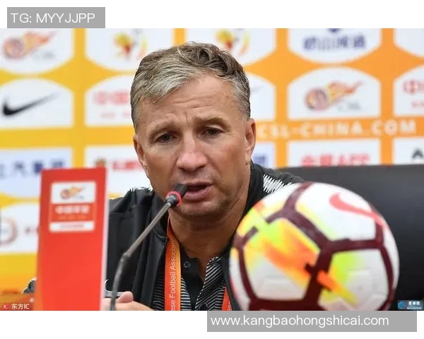 卡通版苏亚雷斯带你领略足球场上的疯狂进攻与独特魅力