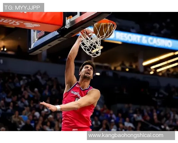 从锋线到全能球员 足球明星的进化与传奇之路 从锋线到全能球员 足球明星的进化与传奇之路